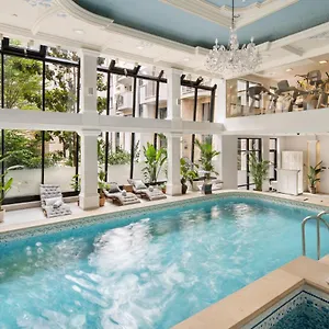 Queen's Court & Hotell